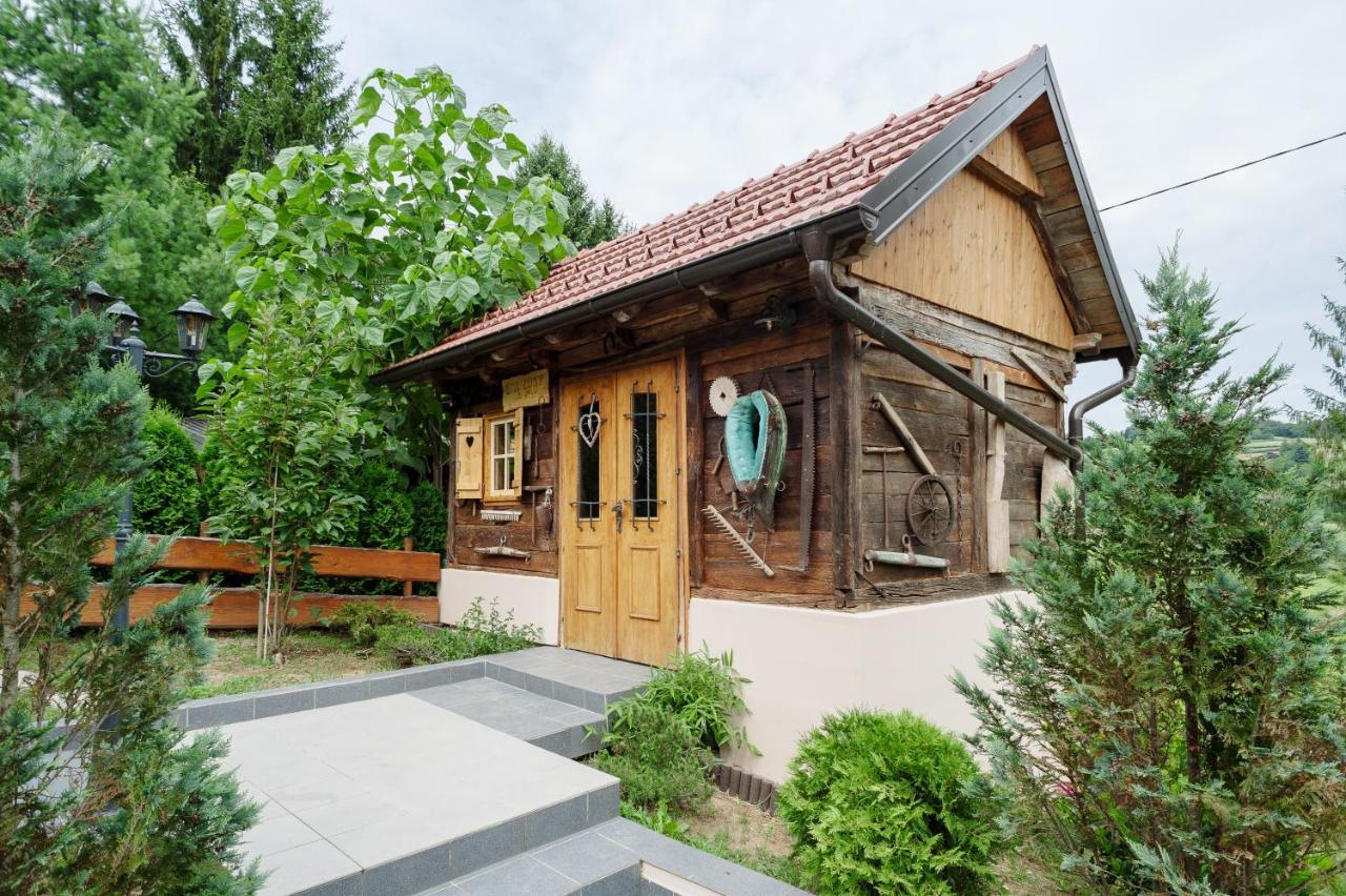 Traditional Houses Korana River Karlovac Buitenkant foto