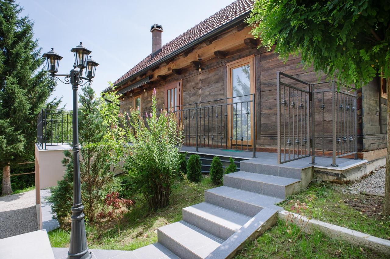 Traditional Houses Korana River Karlovac Buitenkant foto